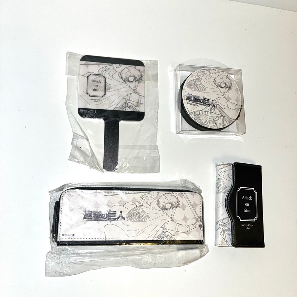 Attack on Titan Levi mirror, coin purse, pencil case, and key case set